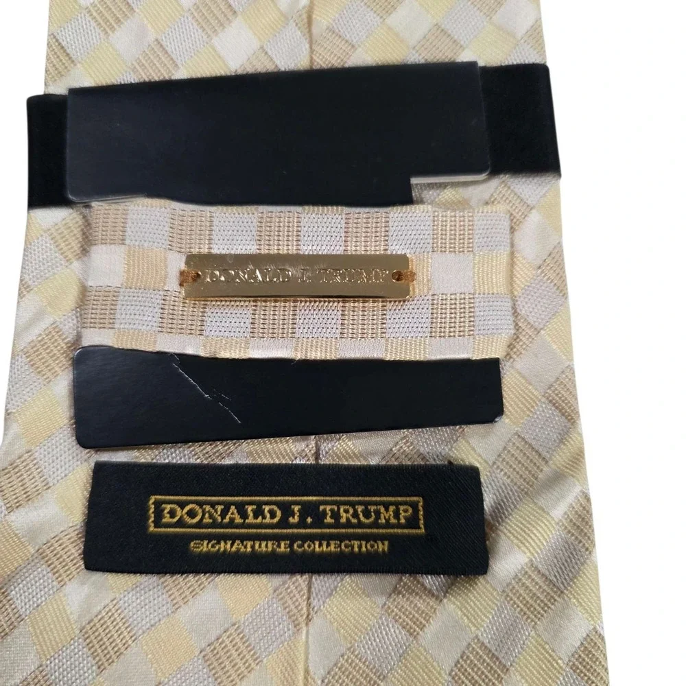 NWT Donald J.‎ Trump Signature Collection Silk Tie Gingham Pattern Gold Beige